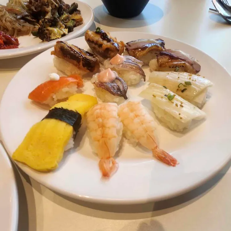 애슐리퀸즈 사진