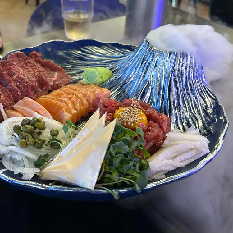 육회야문연어 사진