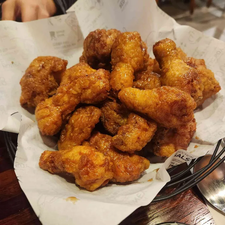 교촌치킨 사진