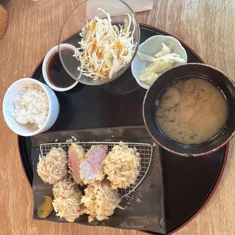 우츠 사진