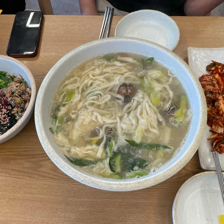 고향 엄마손 생바지락 칼국수 사진