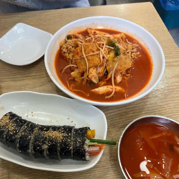 모퉁이집 사진