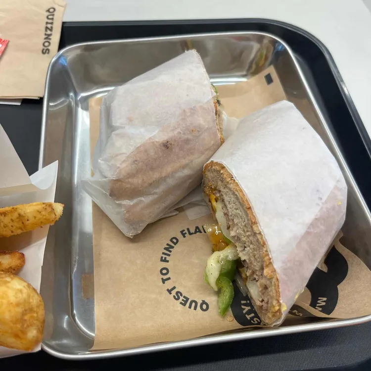 퀴즈노스 사진