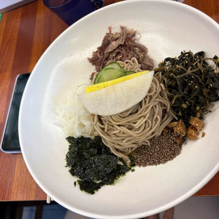 내밀힘 사진