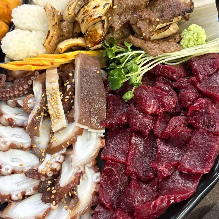 육회한뭉티기&연어 사진