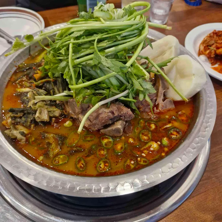 삼삼뼈국 사진