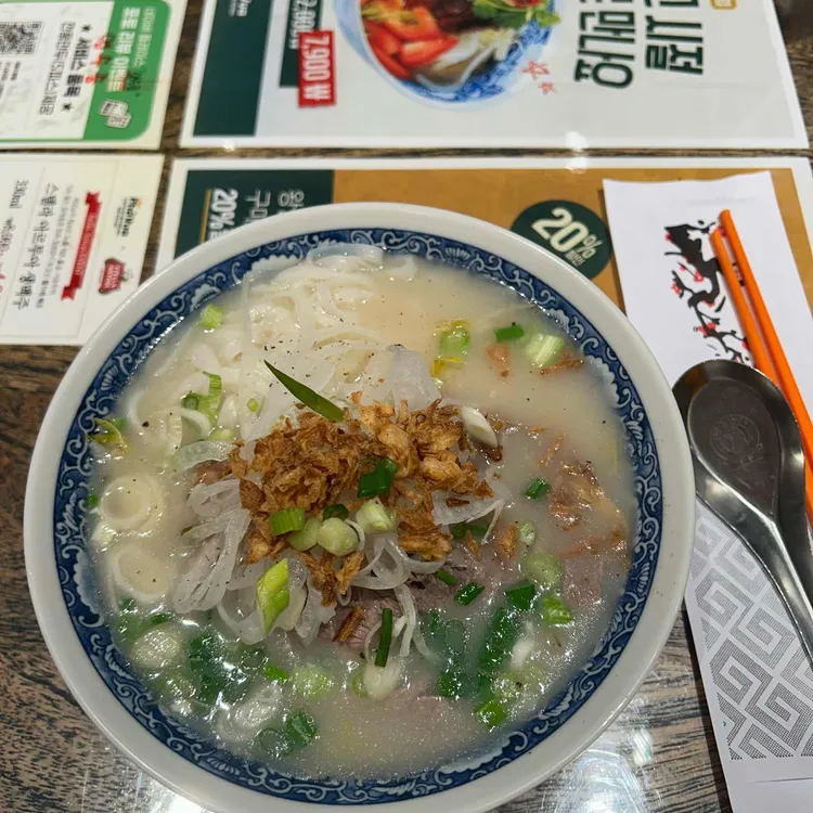 퍼부어 사진