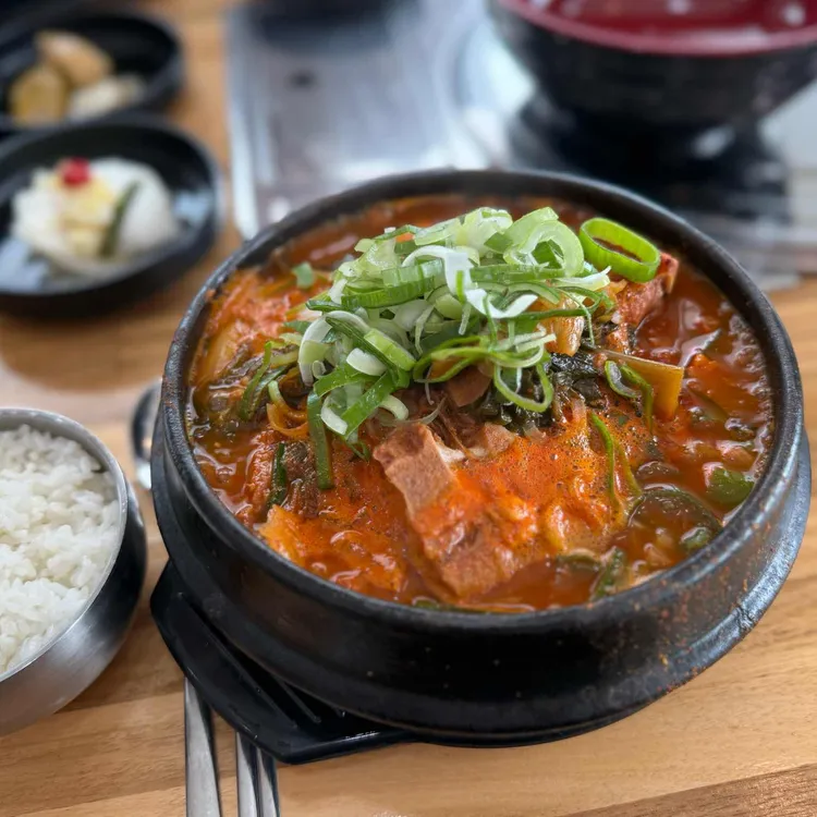 뼈대장인 사진