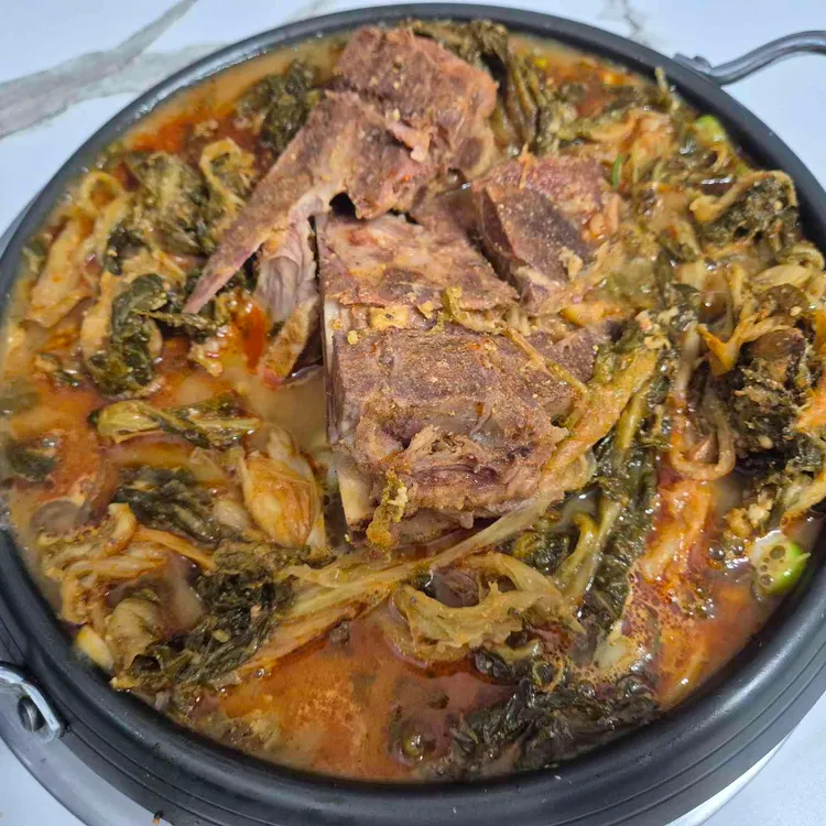 뼈굽남 사진