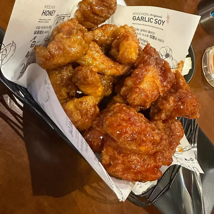 교촌치킨 사진