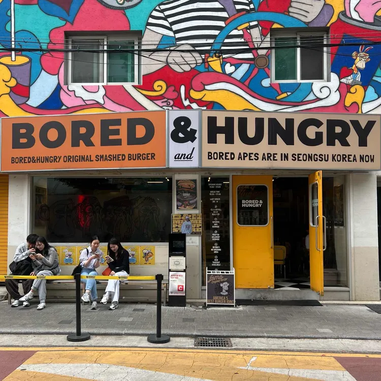 Bored & Hungry 사진