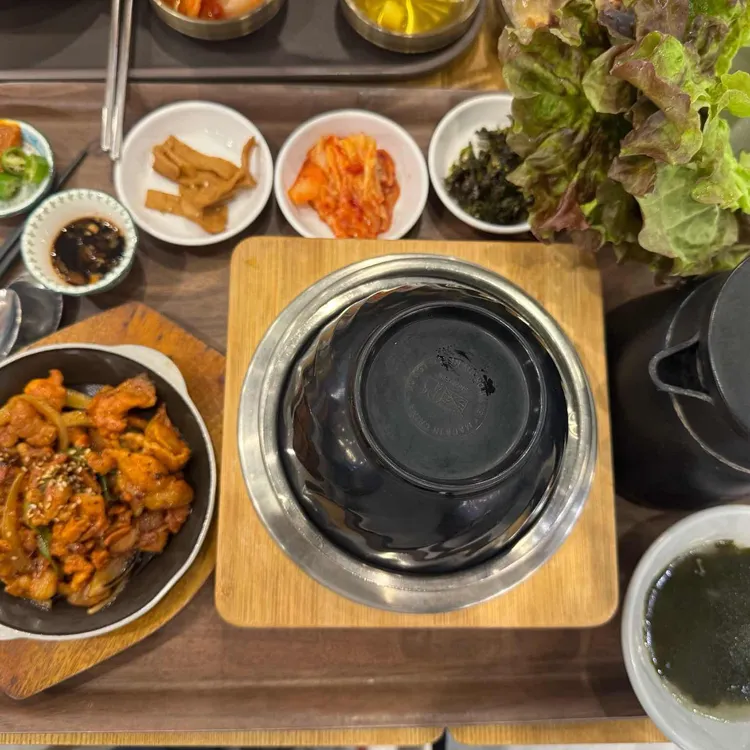 차우린솥밥 사진