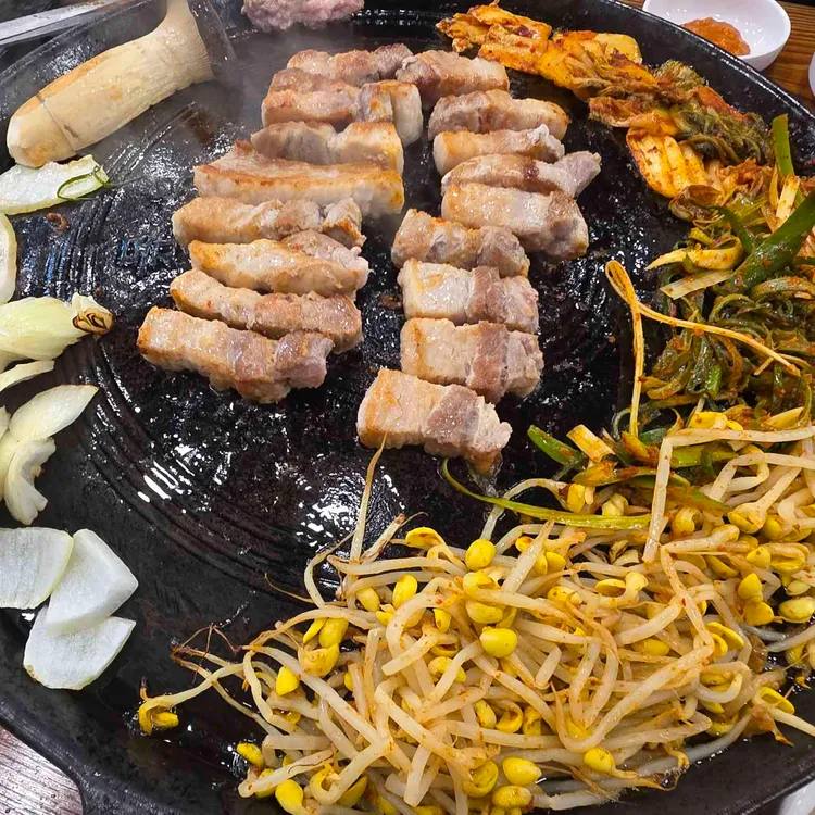 싹쓰리솥뚜껑김치삼겹살 사진