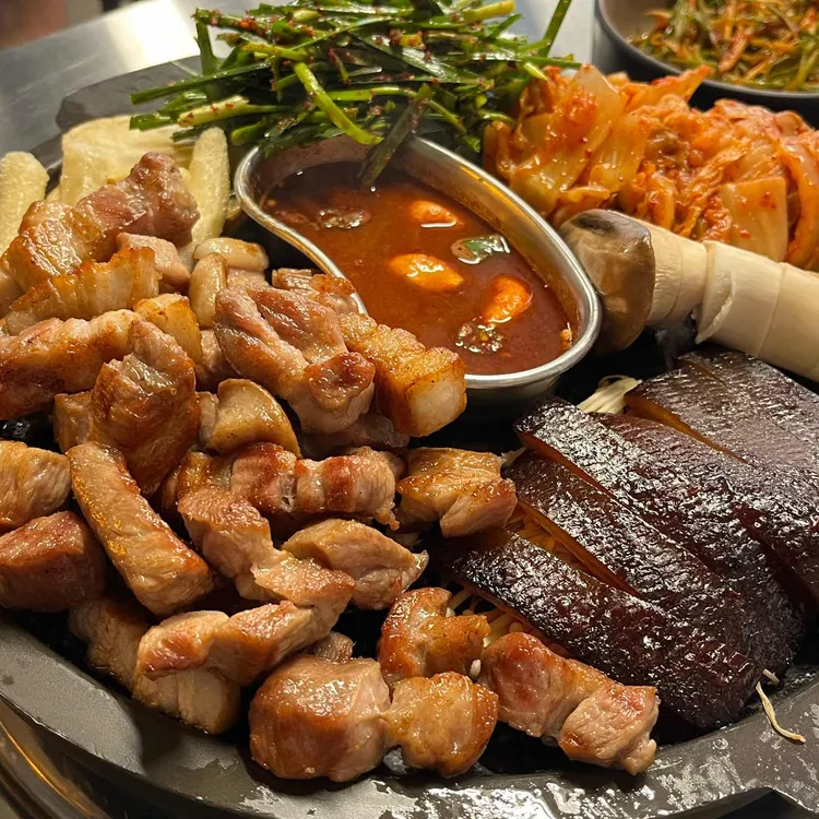 돼봉삼겹살 사진