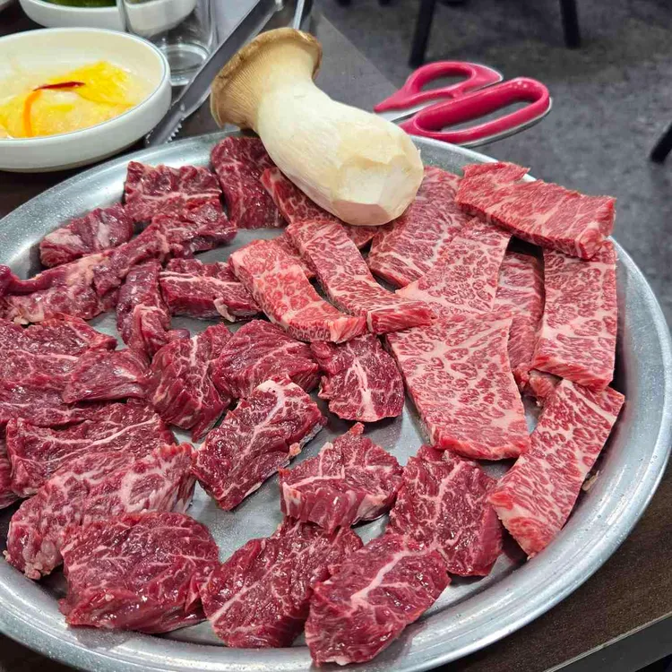 암돼지한마리암소한마리 사진