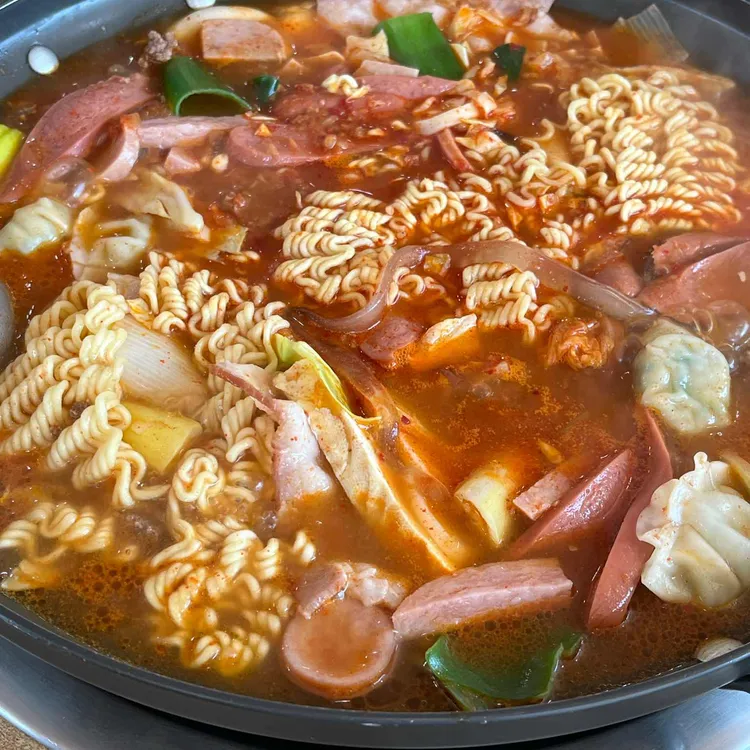 두꺼비 부대찌개 사진