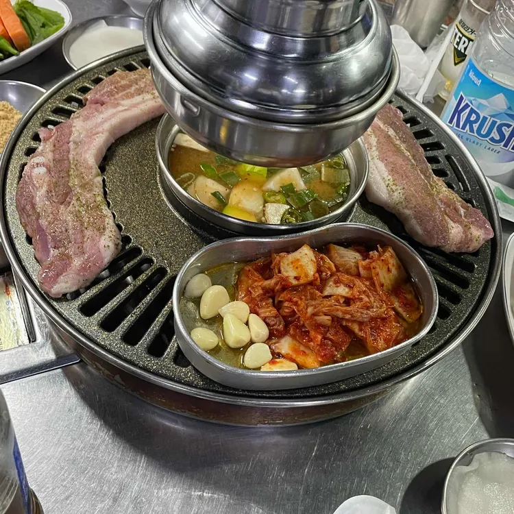 일공오삼겹살 사진