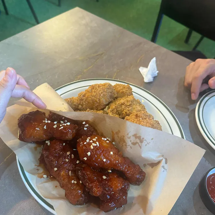 BBQ치킨 빌리지 사진