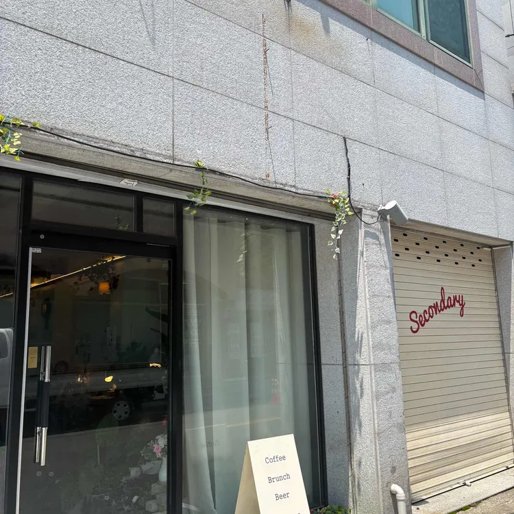 세컨더리 사진