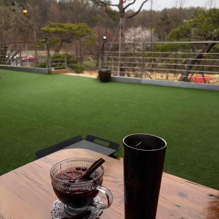 더포레스트 퀸 사진