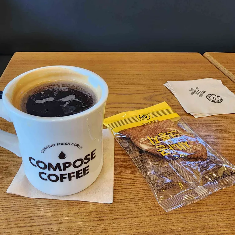 컴포즈커피 사진