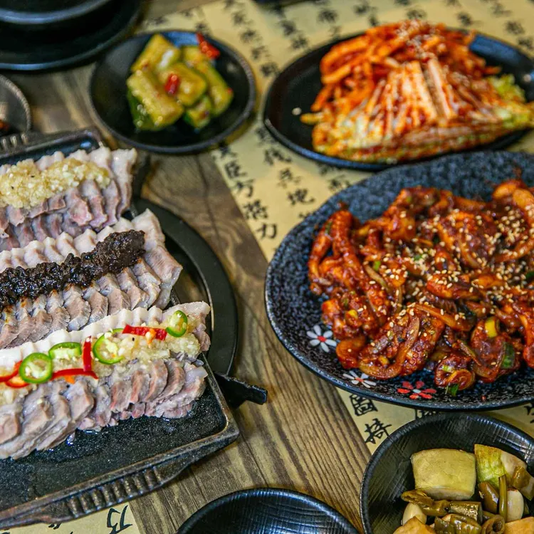 흑마늘보쌈 사진