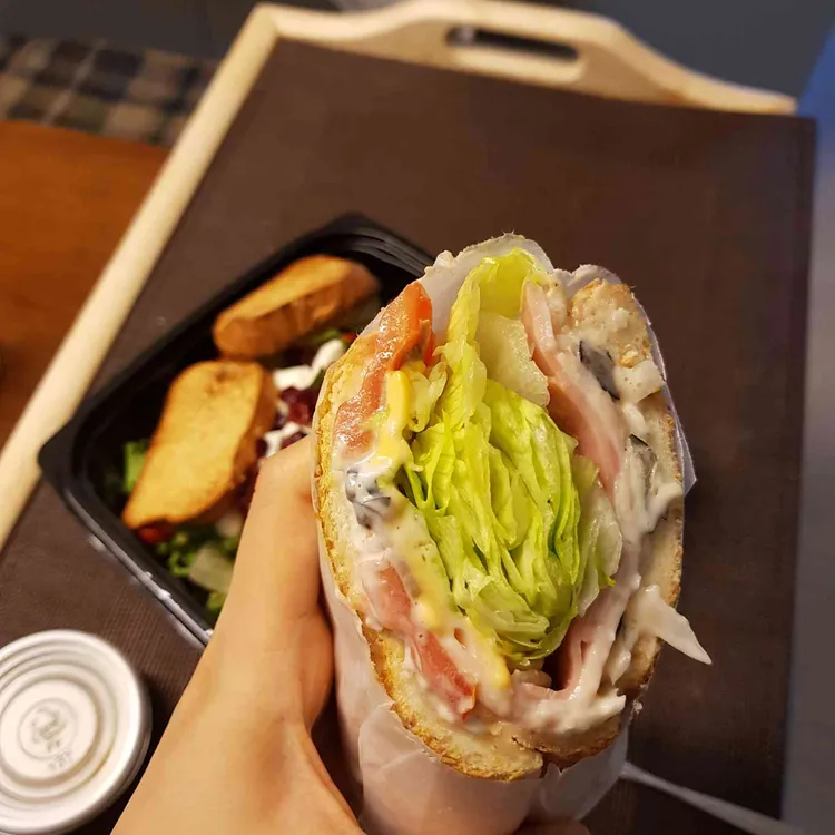 퀴즈노스 사진