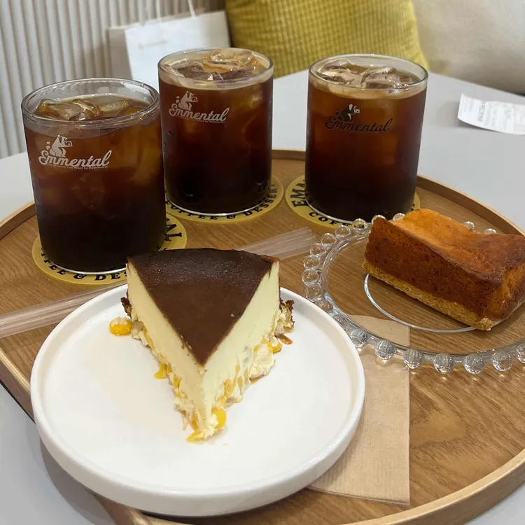 에멘탈커피 사진