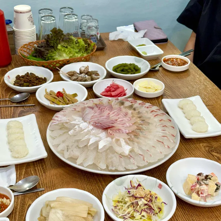 사량도자연산횟집 사진