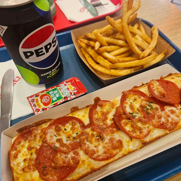 피자먹다 사진