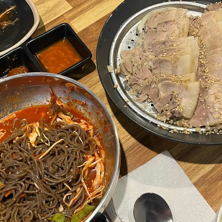 본능족으로족발보쌈 사진