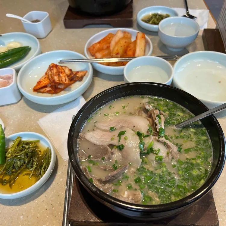 엄용백 돼지국밥 사진