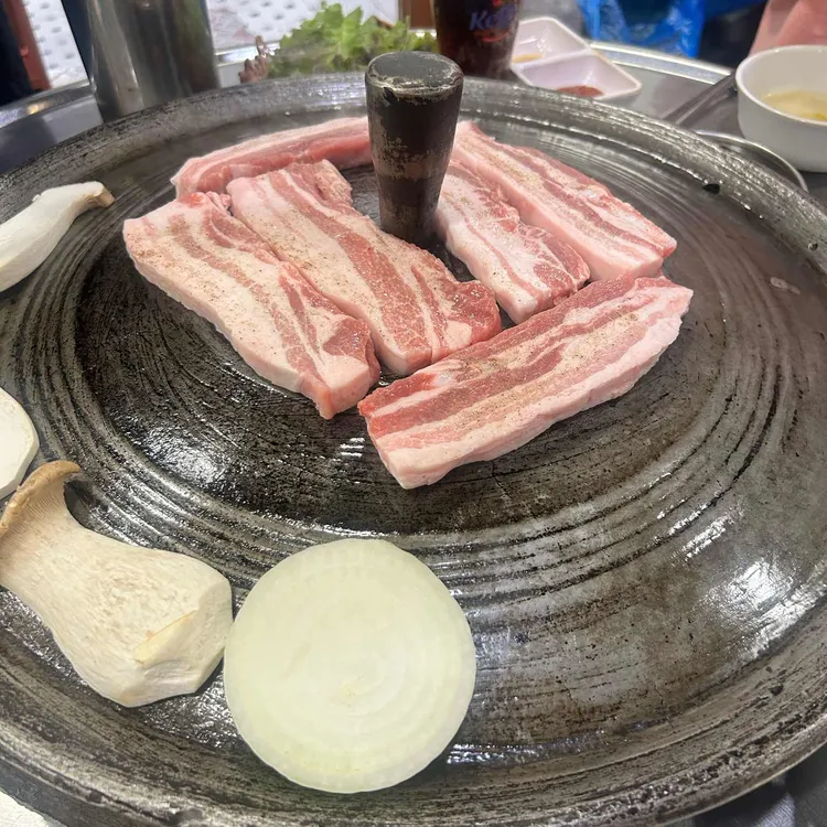 옛날왕솥뚜껑생삼겹살 사진