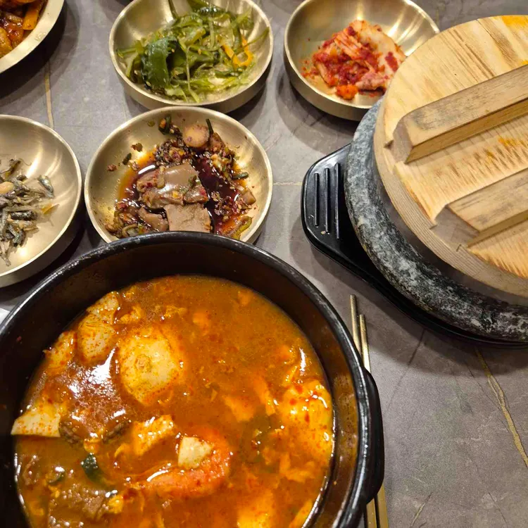 완뚝순두부 사진