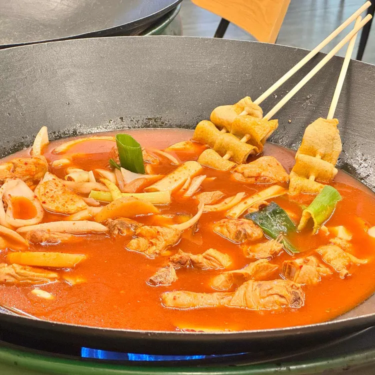 통큰솥뚜껑닭볶음탕 사진