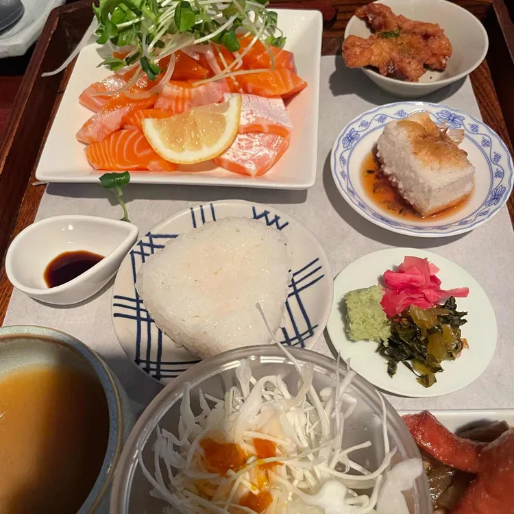 명호야 식탁 사진