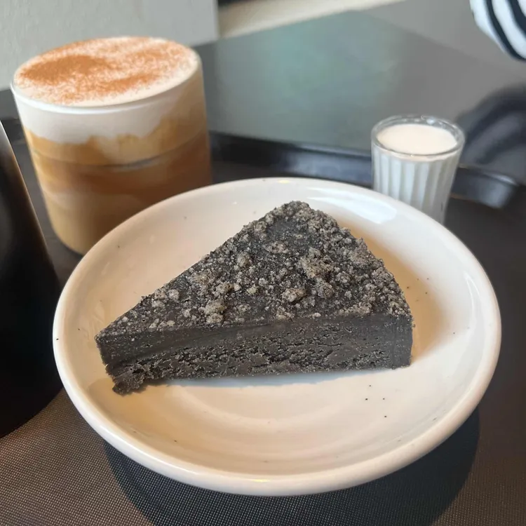 오프레스트 로스터리 사진