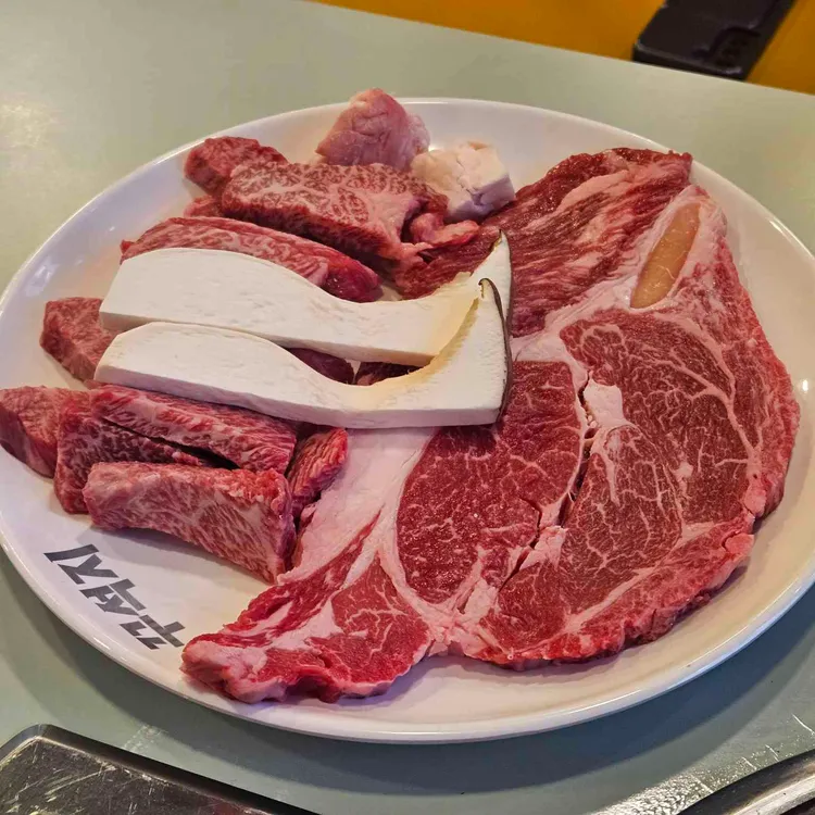 꾸석지돌판한우 사진