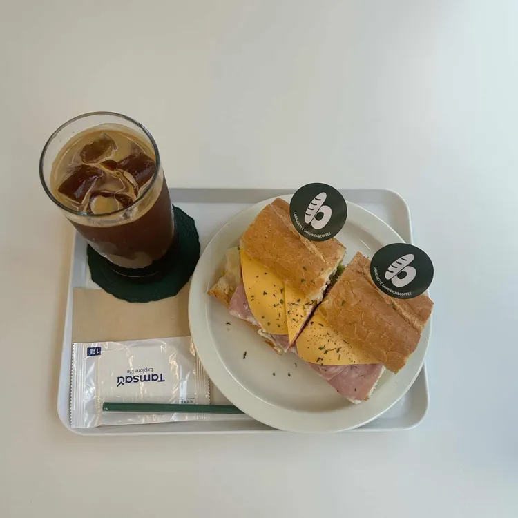 라바게트 샌드위치&커피 사진