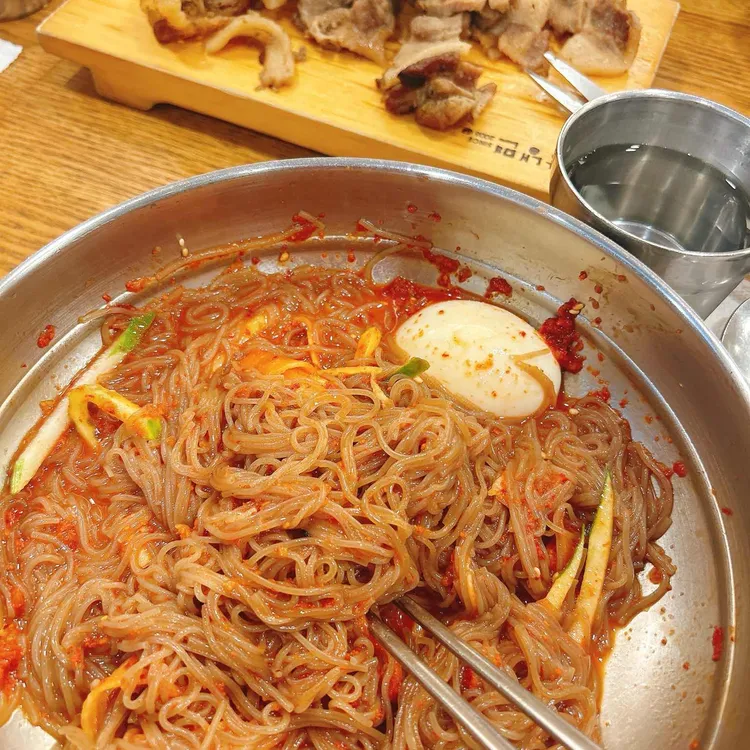 육쌈냉면 사진