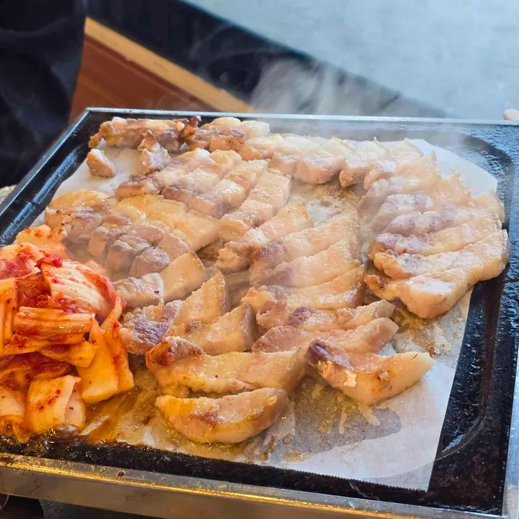 보물촌 꺼먹돼지 사진