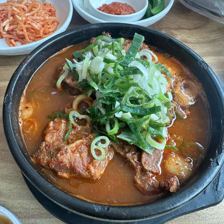 방가삼대얼큰한뼈해장국 사진