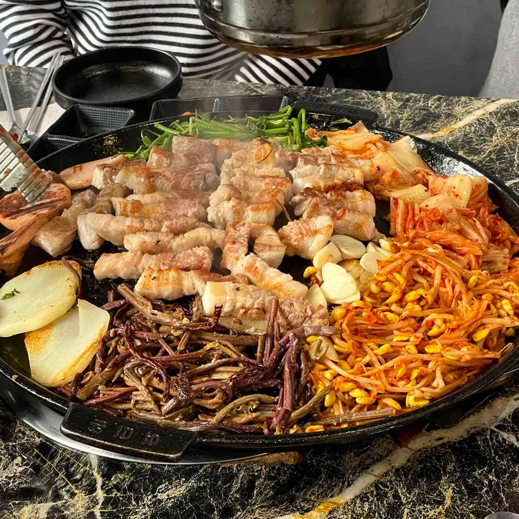 대박 솥뚜껑 삼겹살 사진