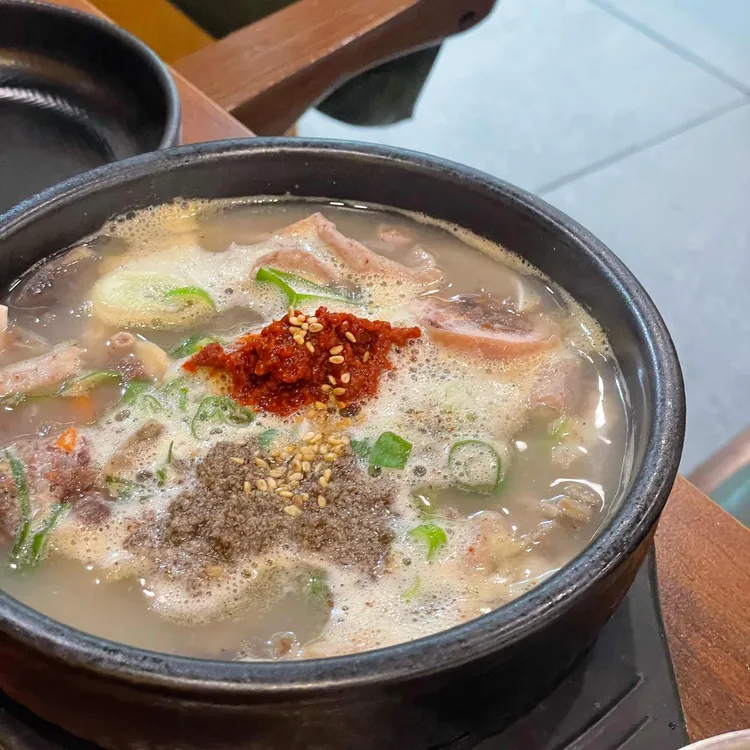 뼈대군국밥 사진