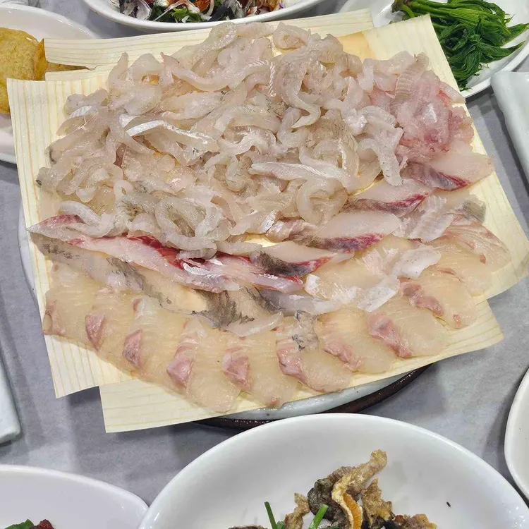 어궁 참가자미 횟집 사진