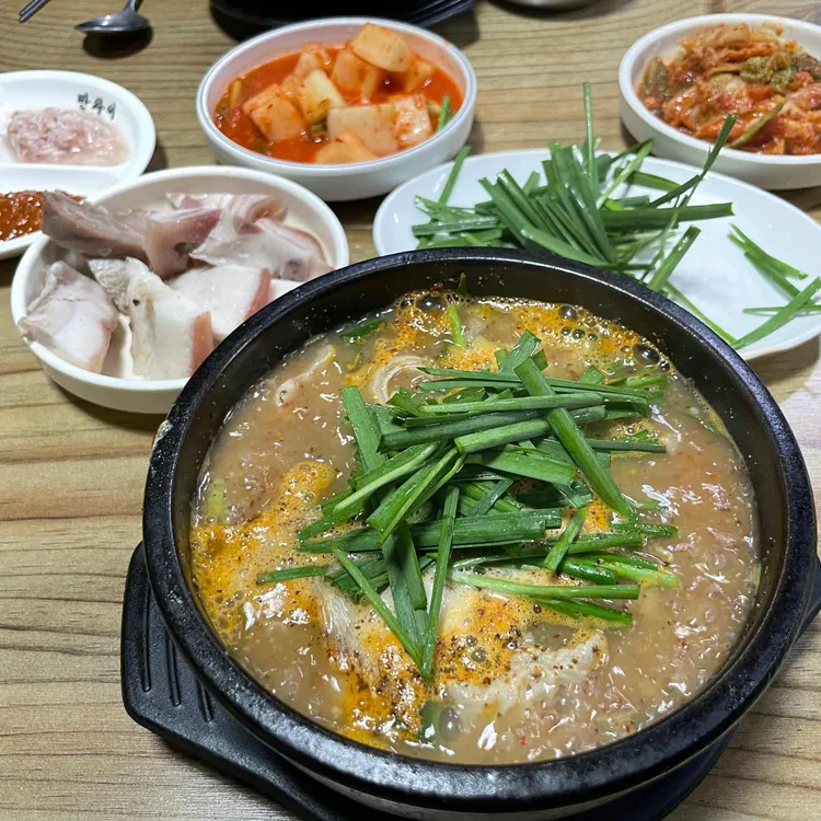 장가네 왕족발 - 전주 족발, 콩나물국밥 맛집 | 다이닝코드, 빅데이터 맛집검색