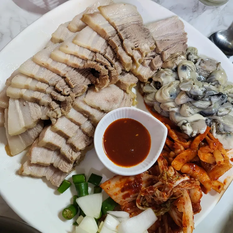 장군굴보쌈 종로3가본점 - 종로3가 보쌈, 굴보쌈 맛집 | 다이닝코드, 빅데이터 맛집검색