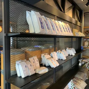 Everything But The Hero 리뷰 사진