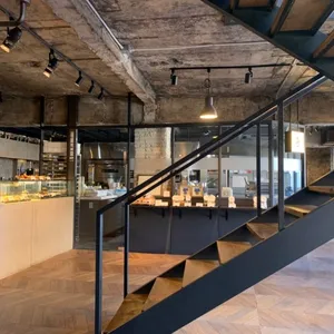 Everything But The Hero 리뷰 사진