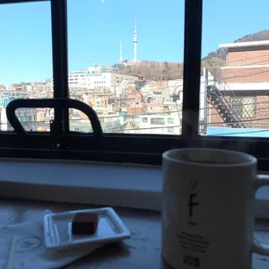 Everything But The Hero 리뷰 사진